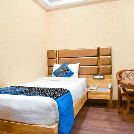Hotel Apollo Grand Guwahati Esterno foto