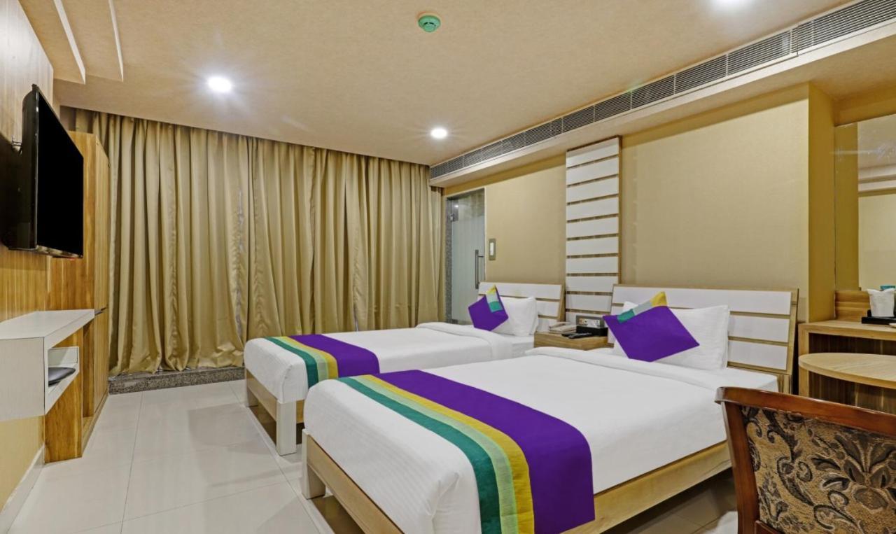 Hotel Apollo Grand Guwahati Esterno foto