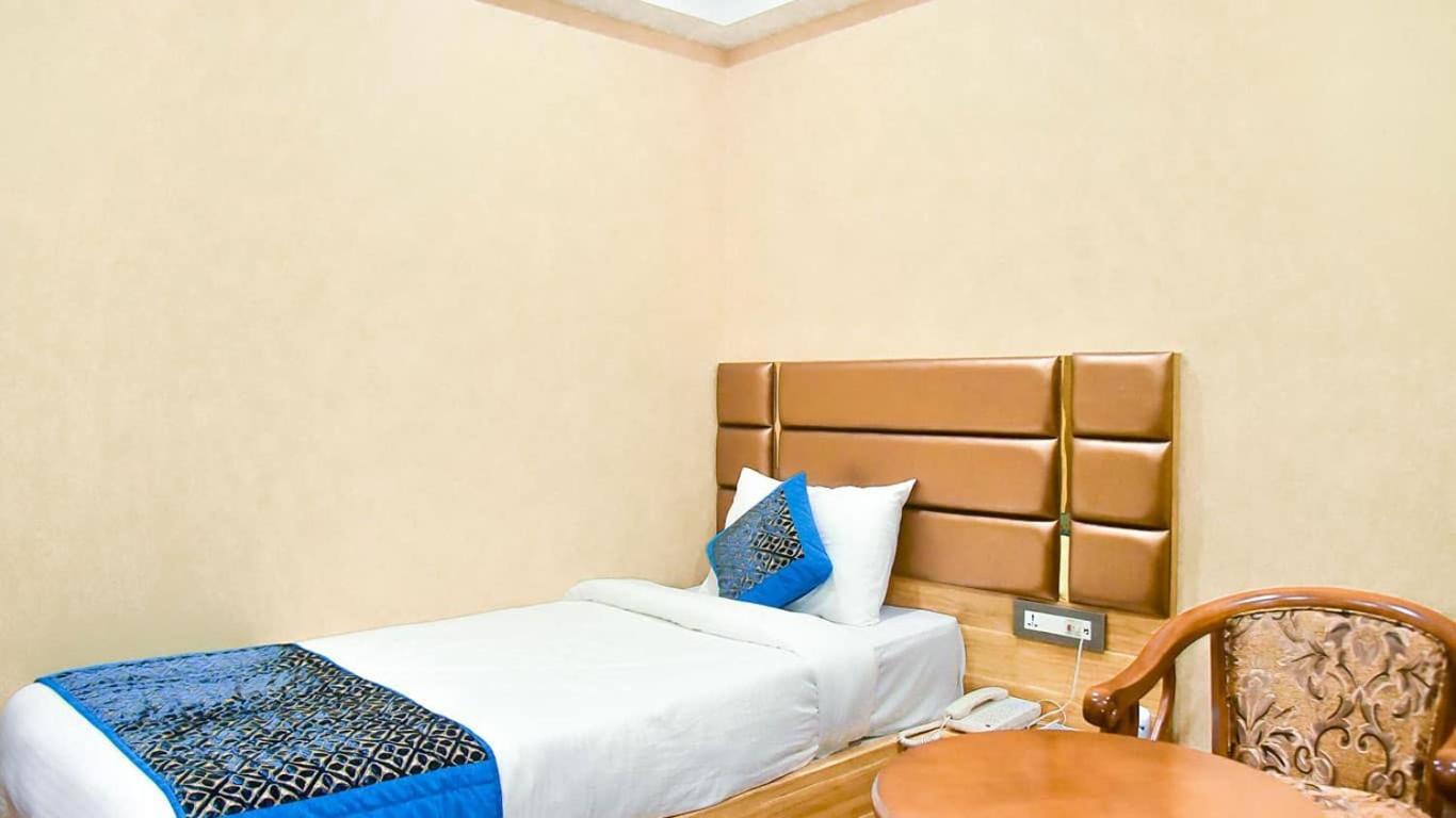 Hotel Apollo Grand Guwahati Esterno foto