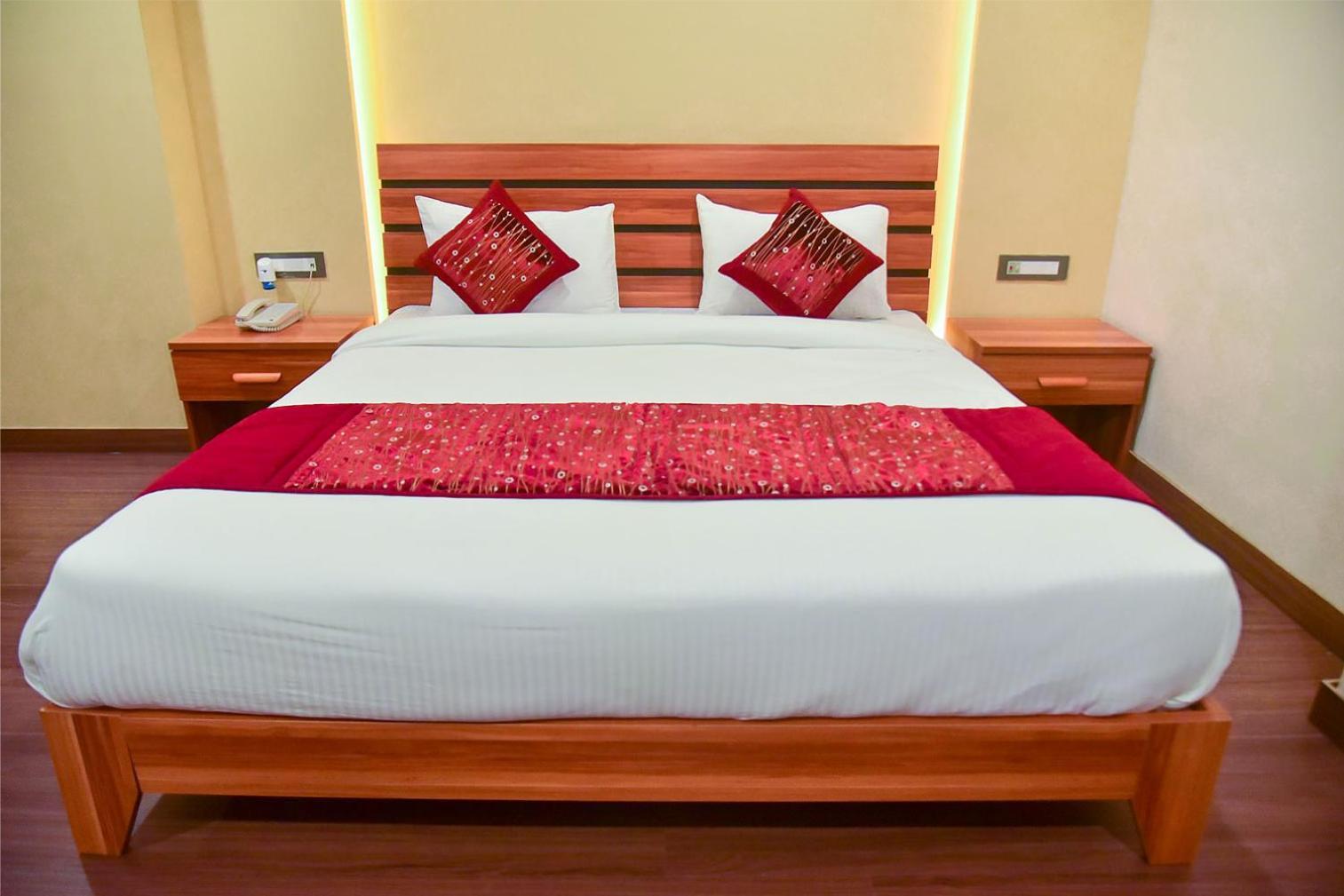 Hotel Apollo Grand Guwahati Esterno foto